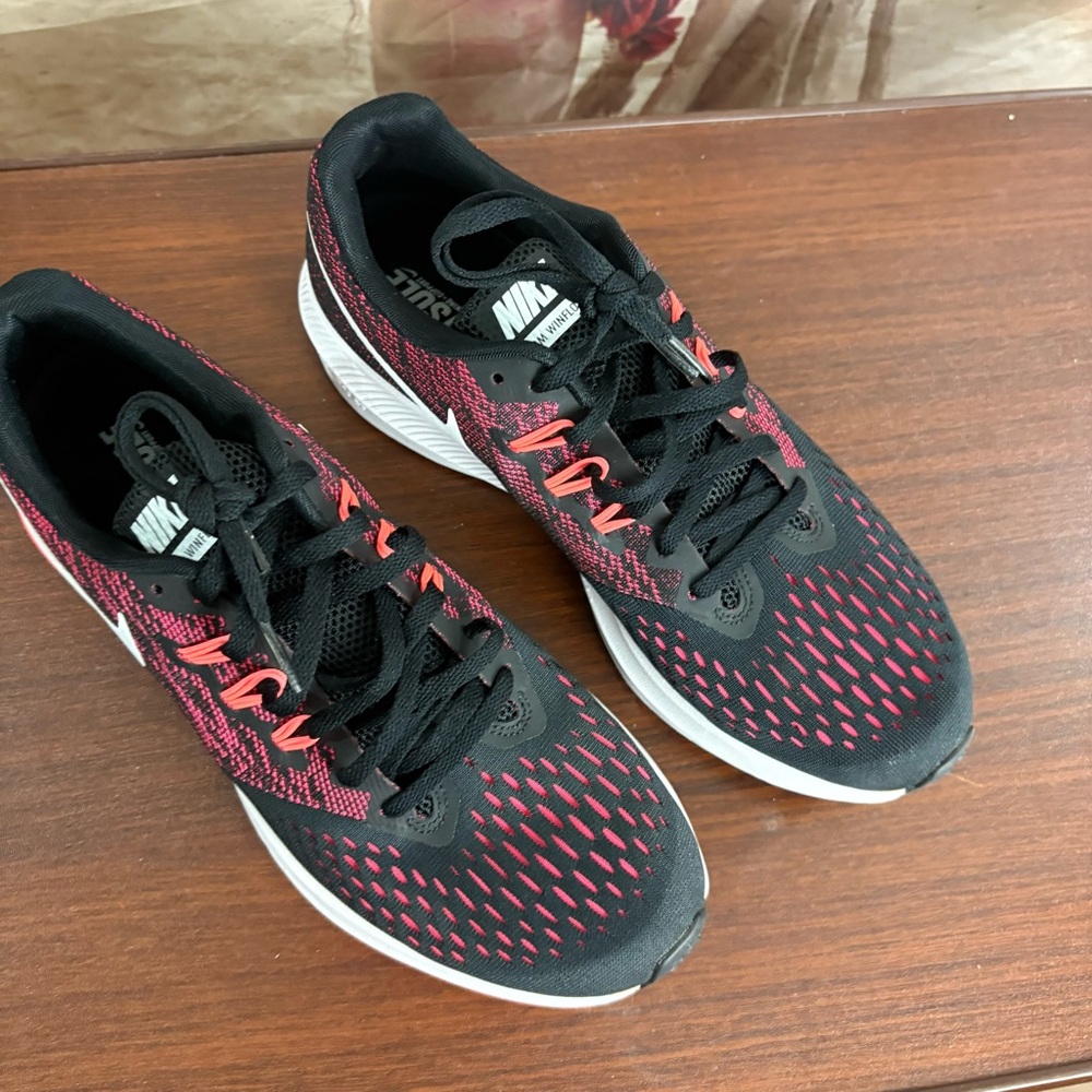 NEW Nike Women's Zoom Winflo 4 Running Shoe - Picture 3 of 10